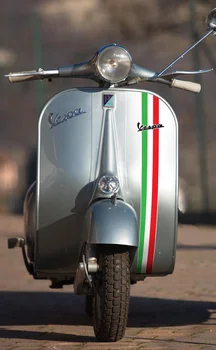 Для нашивки логотипа переднего обтекателя с итальянским флагом классический винтажный стиль идеально подходит для VESPA